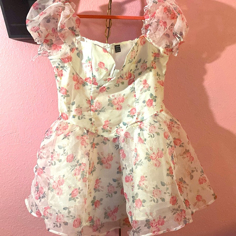 brand new ! shein brand, xl,white with soft pinks and green flower details
